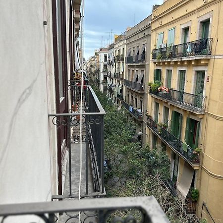 Central And Basic Universitat For Young Hostel برشلونة المظهر الخارجي الصورة
