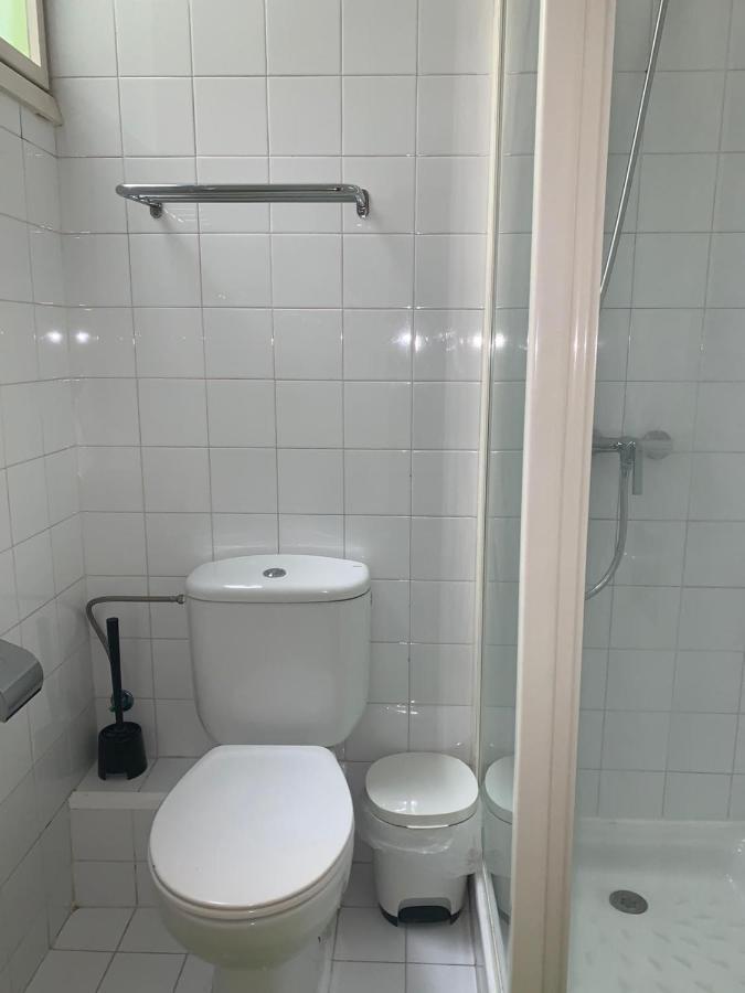 Central And Basic Universitat For Young Hostel برشلونة المظهر الخارجي الصورة