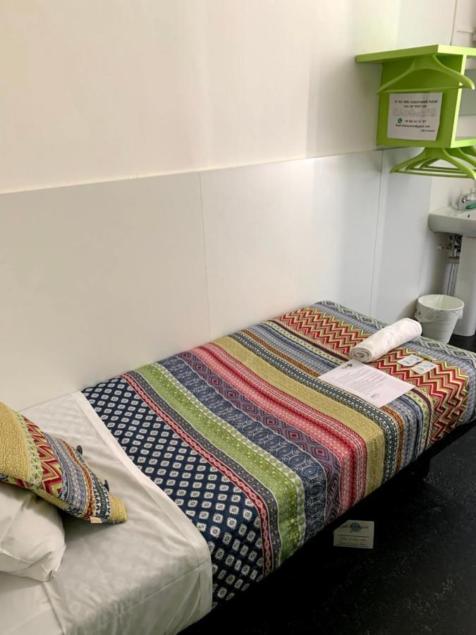 Central And Basic Universitat For Young Hostel برشلونة المظهر الخارجي الصورة