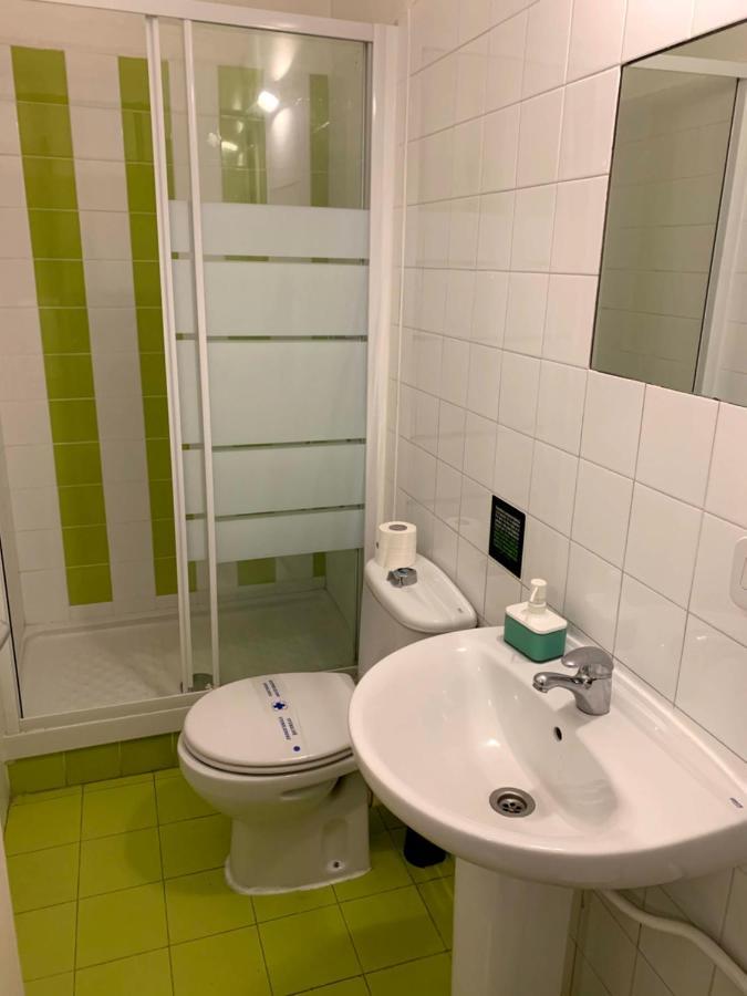 Central And Basic Universitat For Young Hostel برشلونة المظهر الخارجي الصورة