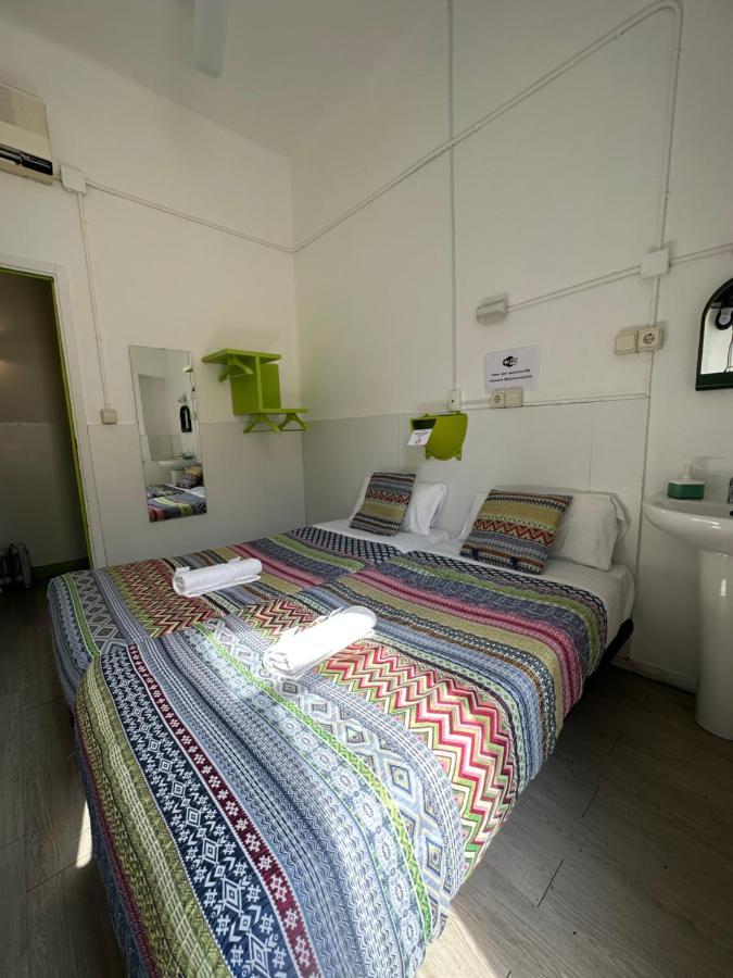 Central And Basic Universitat For Young Hostel برشلونة المظهر الخارجي الصورة