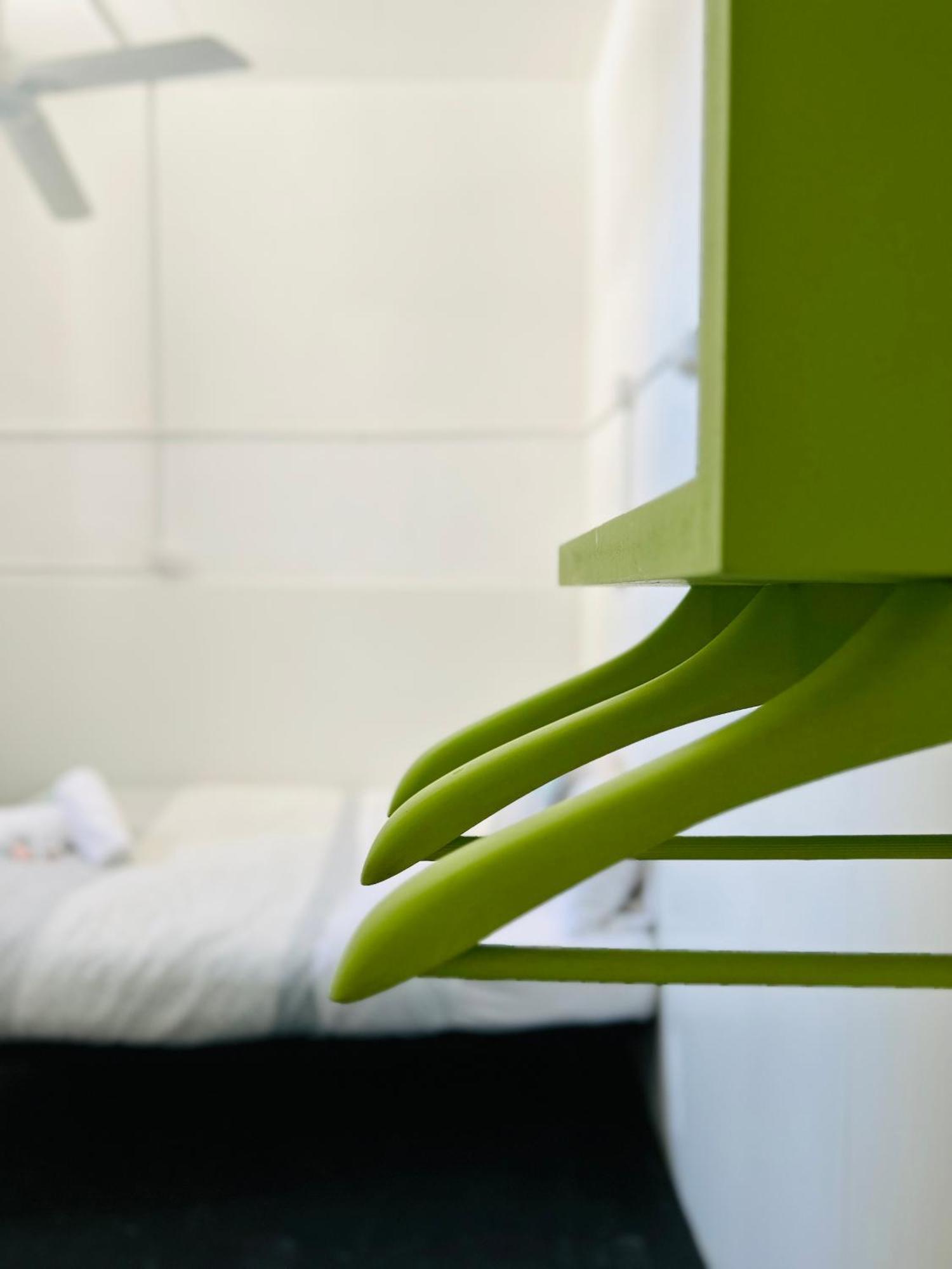 Central And Basic Universitat For Young Hostel برشلونة المظهر الخارجي الصورة