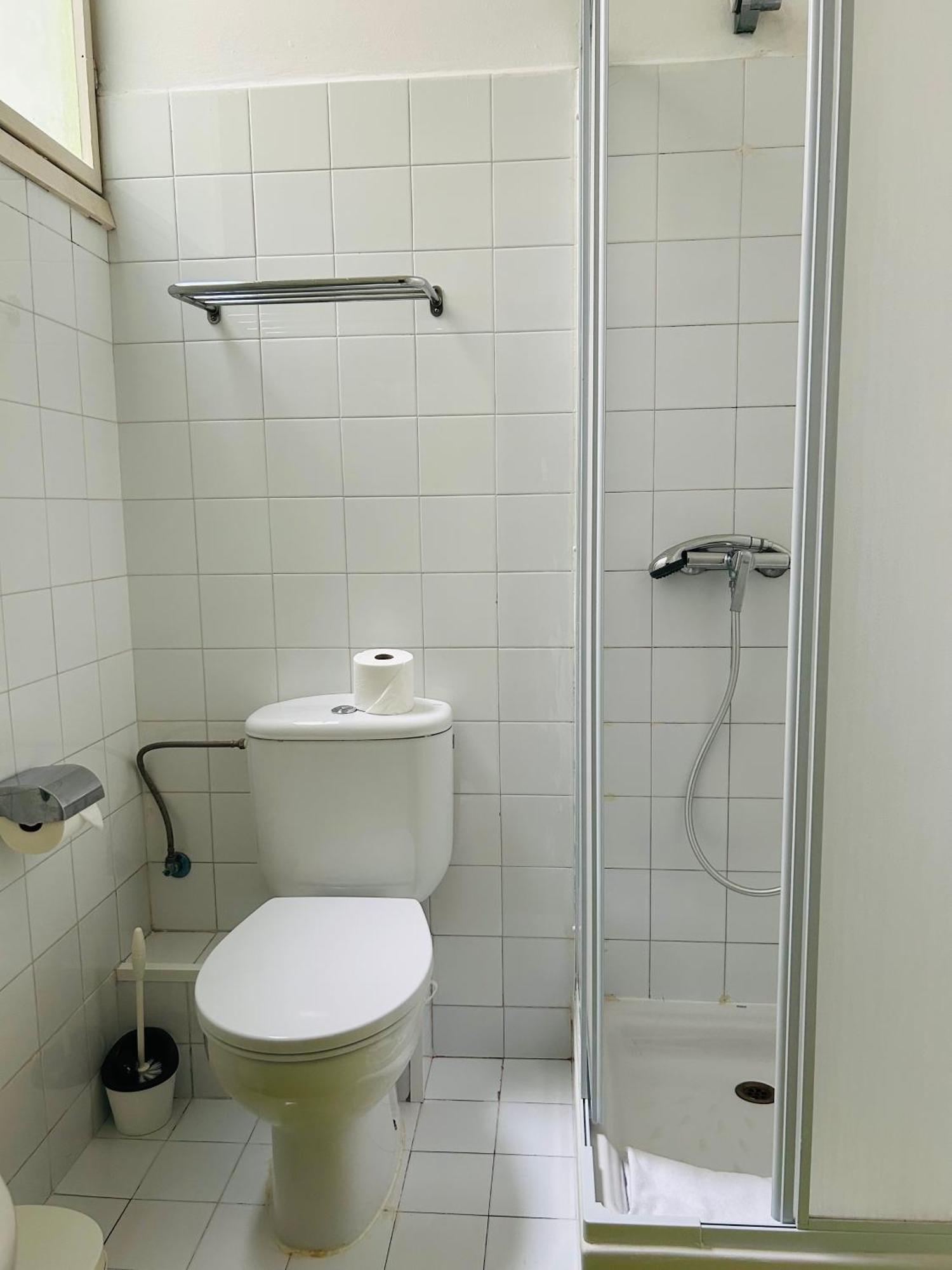 Central And Basic Universitat For Young Hostel برشلونة المظهر الخارجي الصورة