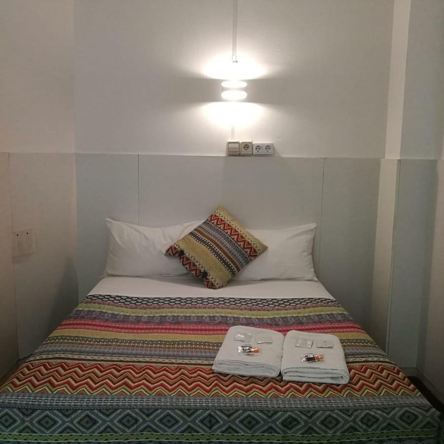 Central And Basic Universitat For Young Hostel برشلونة المظهر الخارجي الصورة