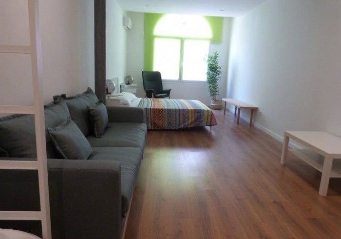 Central And Basic Universitat For Young Hostel برشلونة المظهر الخارجي الصورة