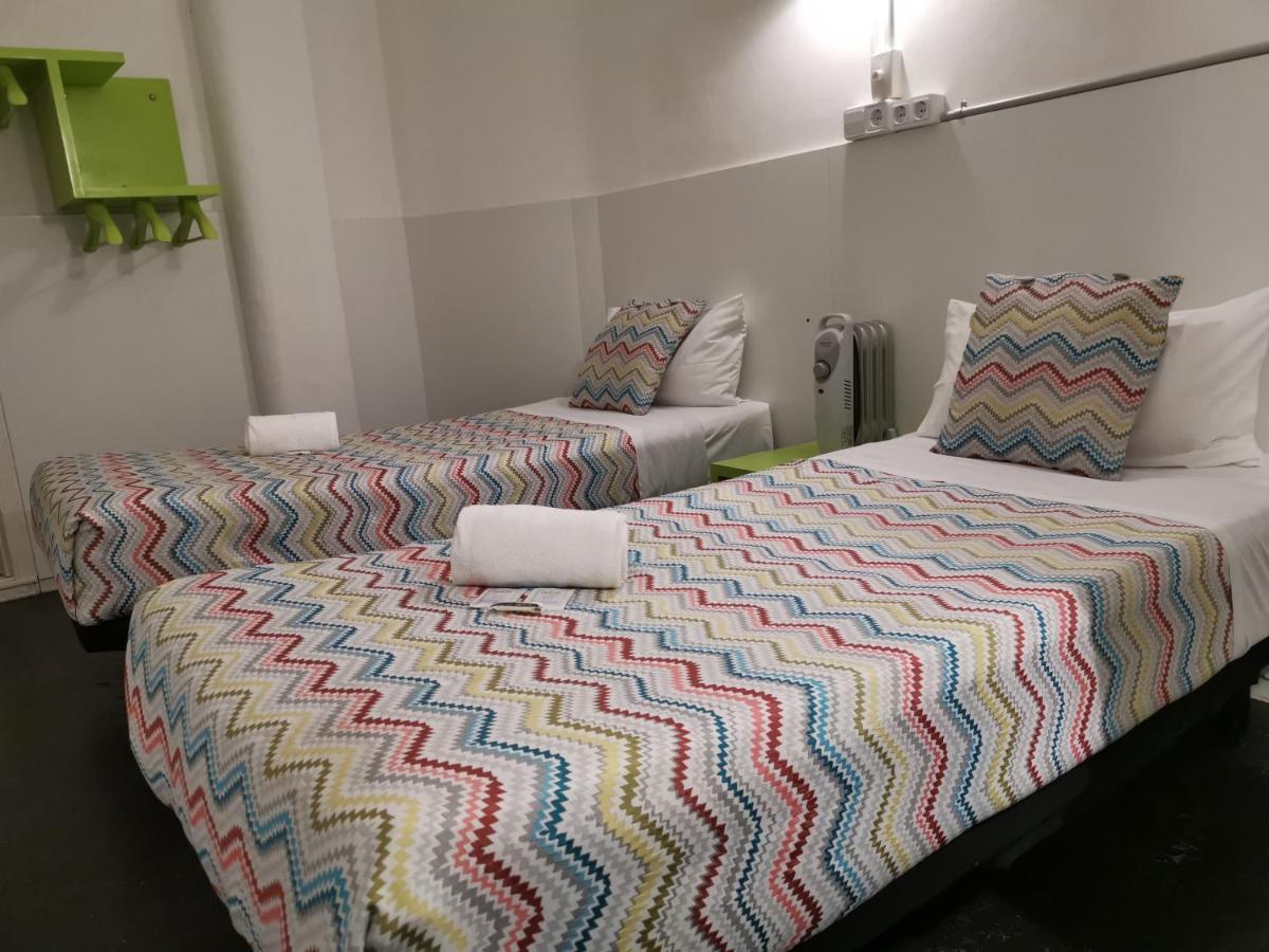 Central And Basic Universitat For Young Hostel برشلونة المظهر الخارجي الصورة
