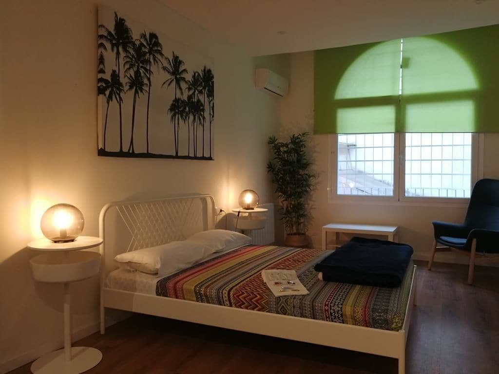 Central And Basic Universitat For Young Hostel برشلونة المظهر الخارجي الصورة