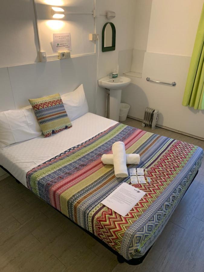 Central And Basic Universitat For Young Hostel برشلونة المظهر الخارجي الصورة